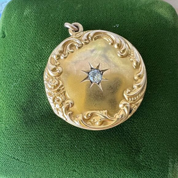 Antique Victorian 14k Yellow gold diamond locket - Picture 5 of 6